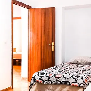 https://room-for-men-in-malaga-center-window-to-road-apartment.hotelsinnerja.org
